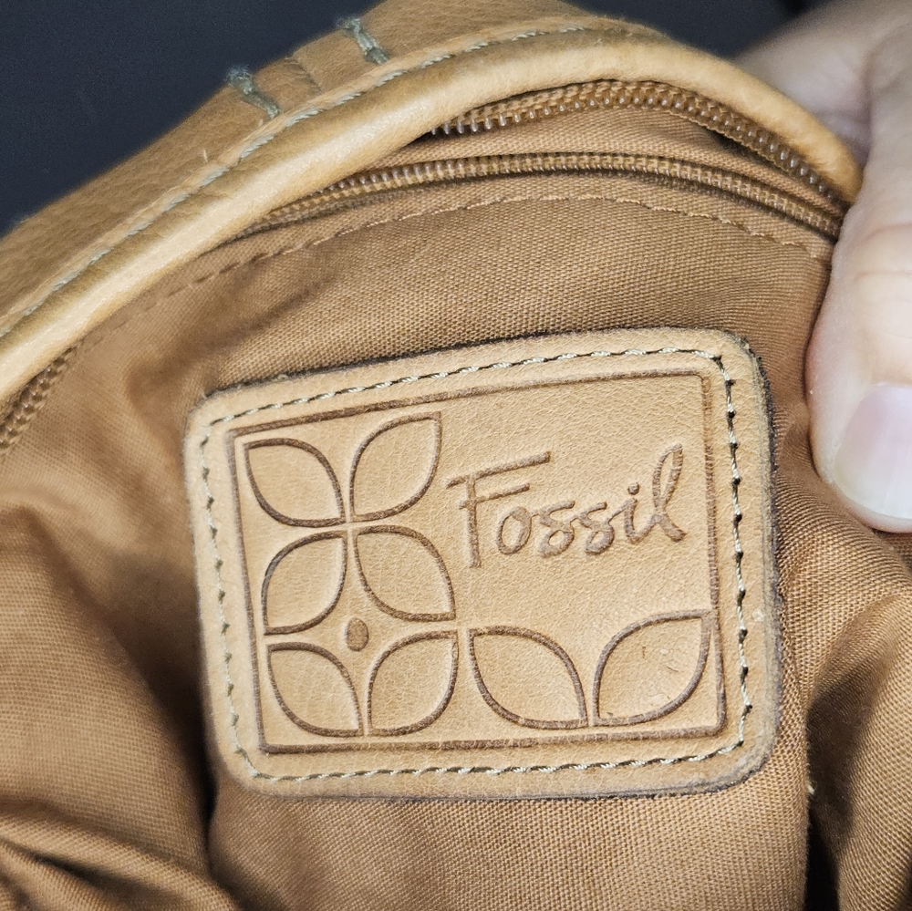 Fossil Chevron Crossbody Bag in Tan and Cream - Picture 8 of 13